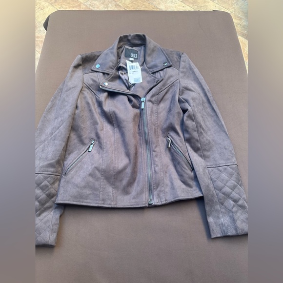 NWT Kut from the Kloth jacket size XS
Pit to pit: 16 1/2”
Length: 22” - Picture 2 of 7